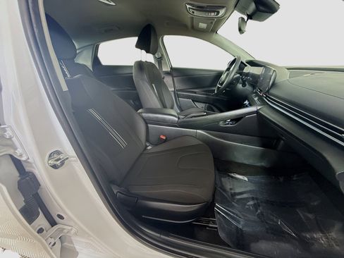 Used 2024 Hyundai Elantra SEL FWD image 29