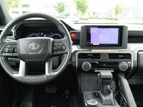 Certified 2025 Toyota Tacoma TRD Off-Road AWD/4WD image 26