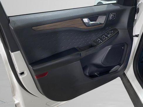 Used 2020 Ford Escape Titanium FWD image 15