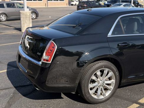 Used 2014 Chrysler 300 AWD image 9