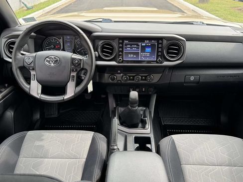 Used 2020 Toyota Tacoma TRD Sport AWD/4WD image 2