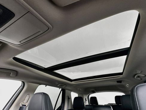 Certified 2025 Honda Pilot Touring image 23
