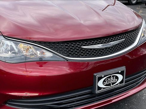 Used 2017 Chrysler Pacifica Touring w/ Tire & Wheel Group image 30