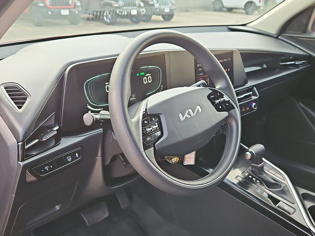 Used 2025 Kia Niro LX FWD image 15