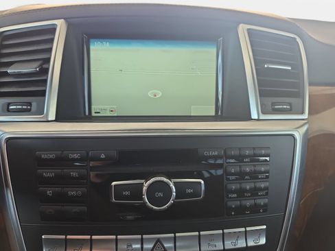 Used 2015 Mercedes-Benz GL 550 4MATIC image 22