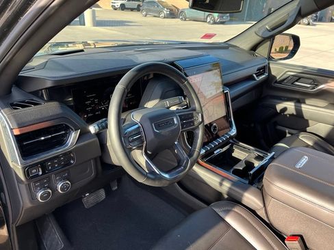 Used 2025 GMC Yukon Denali AWD/4WD image 13