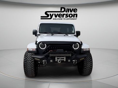 Used 2018 Jeep Wrangler Unlimited Sahara w/ Uconnect 4C Nav & Sound Group AWD/4WD image 2