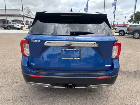 Certified 2020 Ford Explorer XLT RWD image 3