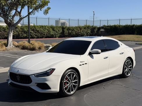 Used 2023 Maserati Ghibli Modena RWD image 2