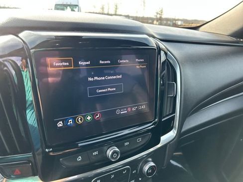 Used 2023 Chevrolet Traverse LT image 28