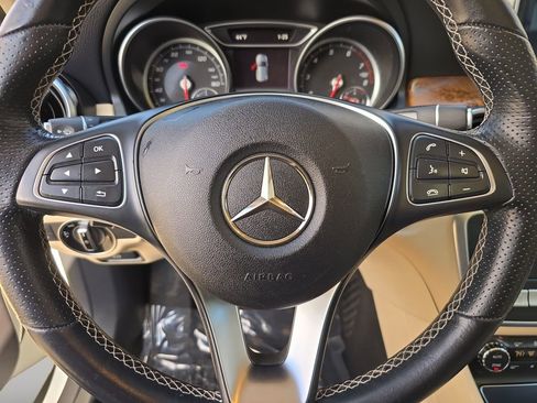 Used 2019 Mercedes-Benz GLA 250 4MATIC w/ Premium Package image 12