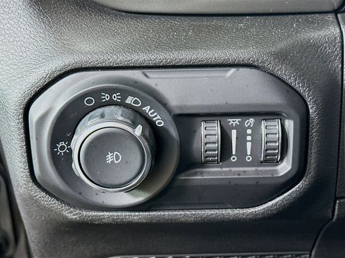 Used 2021 Jeep Wrangler Unlimited Sahara AWD/4WD image 16