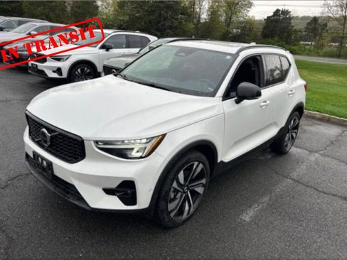 Used 2023 Volvo XC40 B5 Plus w/ Protection Package Premier AWD/4WD image 1