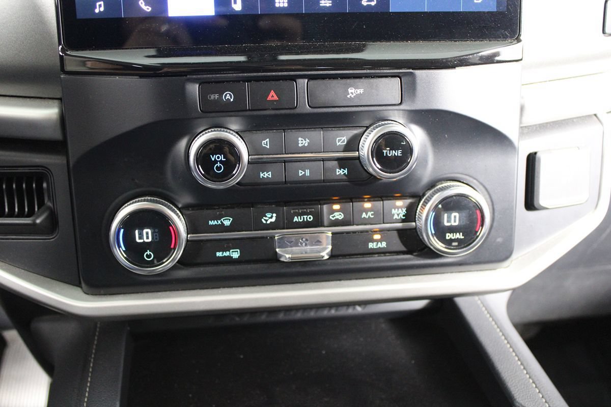 Used 2024 Ford Expedition XLT RWD image 18