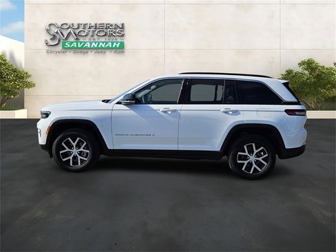 Used 2024 Jeep Grand Cherokee Limited w/ Luxury Tech Group II image 2
