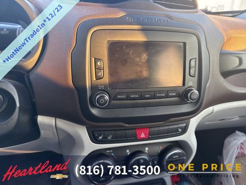 Used 2015 Jeep Renegade Limited image 8