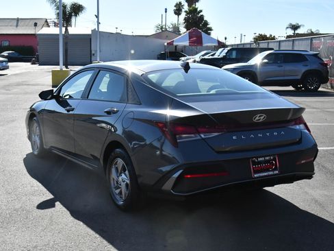 Used 2024 Hyundai Elantra SE FWD image 6
