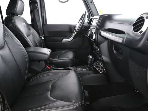 Used 2014 Jeep Wrangler Unlimited Sahara w/ Connectivity Group AWD/4WD image 25