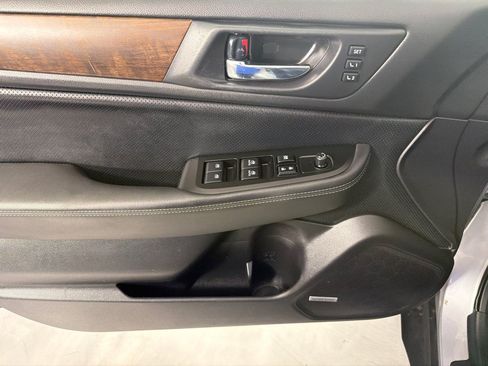 Used 2015 Subaru Outback 3.6R Limited AWD/4WD image 9