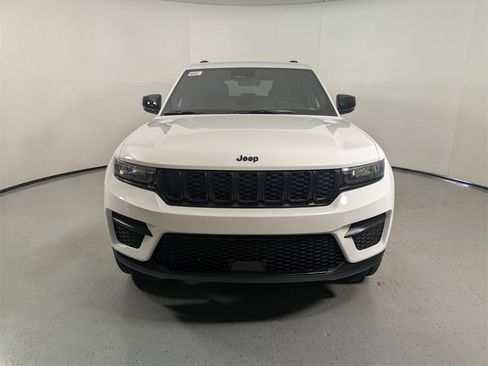 New 2025 Jeep Grand Cherokee Altitude image 2