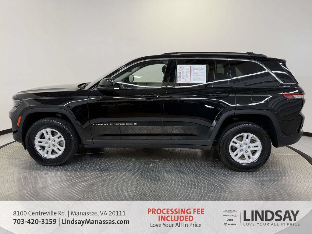 Used 2023 Jeep Grand Cherokee Laredo AWD/4WD image 6
