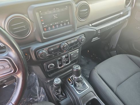 Used 2021 Jeep Wrangler Unlimited Sport AWD/4WD image 19