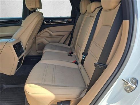 Used 2022 Porsche Cayenne AWD/4WD image 19