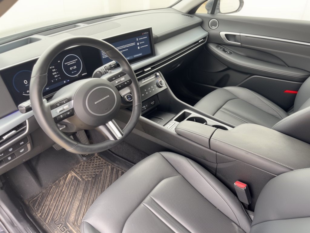 Certified 2025 Hyundai Sonata Limited FWD image 4