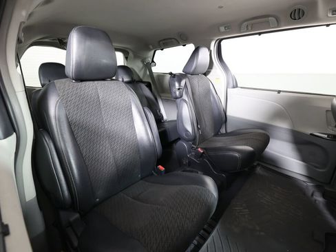 Used 2012 Toyota Sienna SE FWD image 20