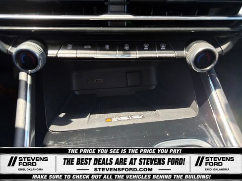 Used 2025 Chevrolet Traverse Z71 w/ Enhanced Driving Package AWD/4WD image 30