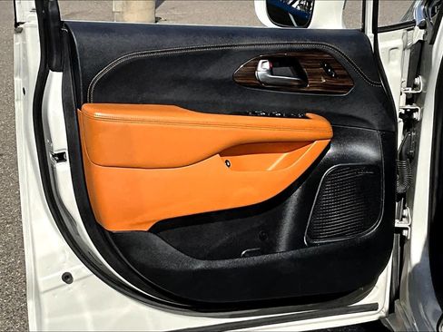 Used 2021 Chrysler Pacifica Pinnacle image 21