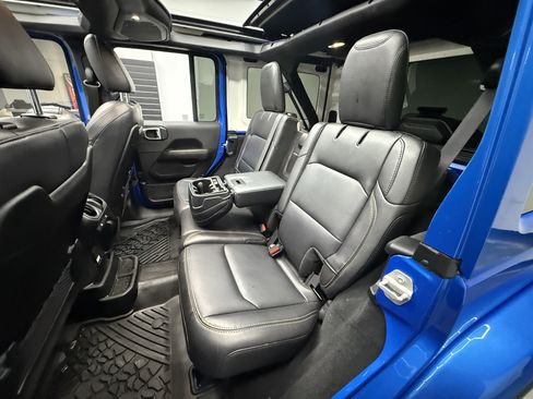 Used 2024 Jeep Wrangler Unlimited Sahara w/ Technology Group image 25