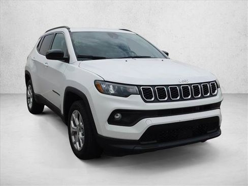 Used 2024 Jeep Compass Latitude AWD/4WD image 5