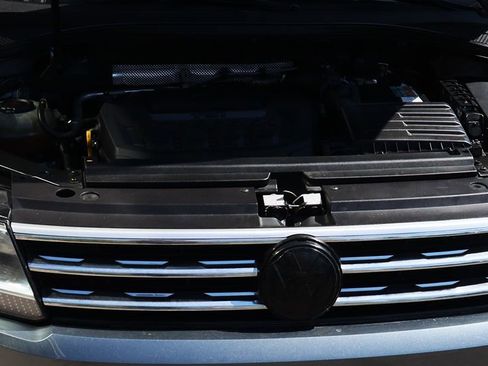 Used 2018 Volkswagen Tiguan SE w/ Panoramic Sunroof Package image 54