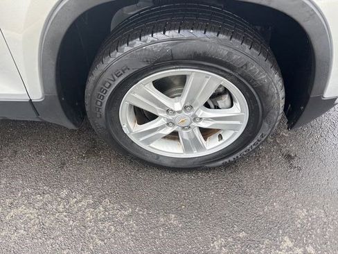 Used 2019 Chevrolet Trax LT w/ LT Convenience Package image 42