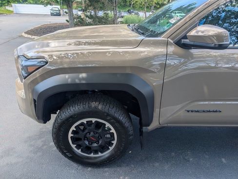 Used 2026 Toyota Tacoma TRD Off-Road w/ TRD Off Road Upgrade Package AWD/4WD image 2