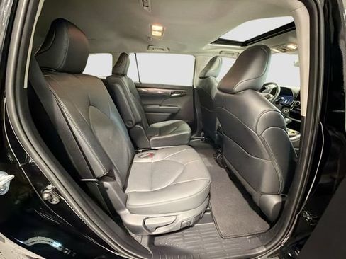 Certified 2025 Toyota Highlander Limited AWD/4WD image 23