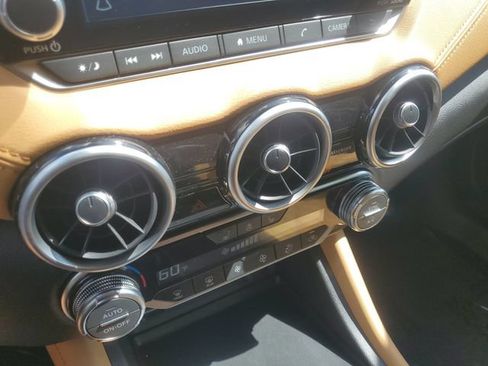 Used 2025 Nissan Sentra SV w/ SV Premium Package FWD image 22