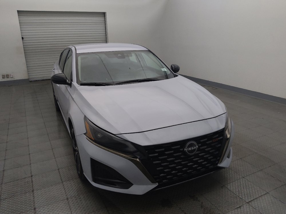 Used 2025 Nissan Altima 2.5 SR FWD image 14