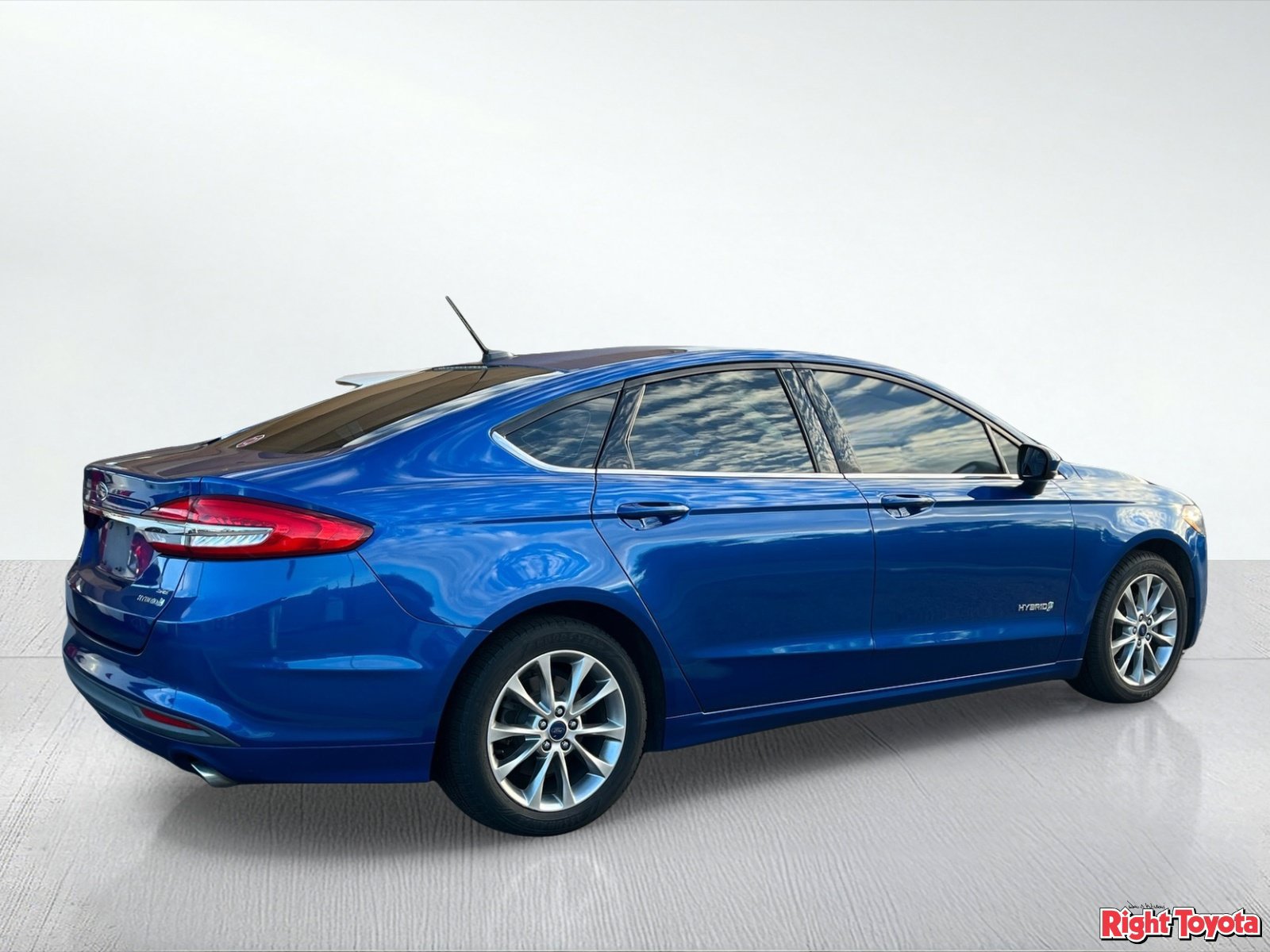 Used 2017 Ford Fusion SE FWD image 3