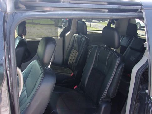 Used 2016 Dodge Grand Caravan SXT FWD image 11