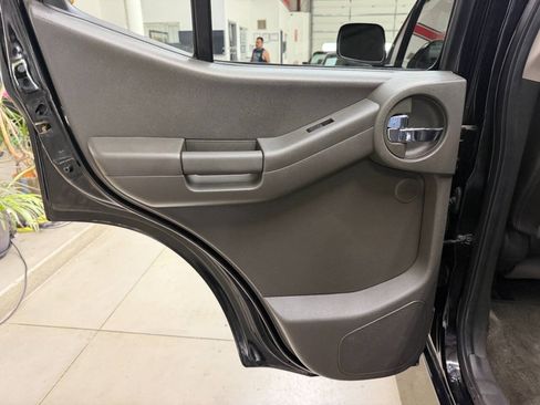Used 2011 Nissan Xterra PRO-4X w/ Pro-4x Leather Pkg AWD/4WD image 12
