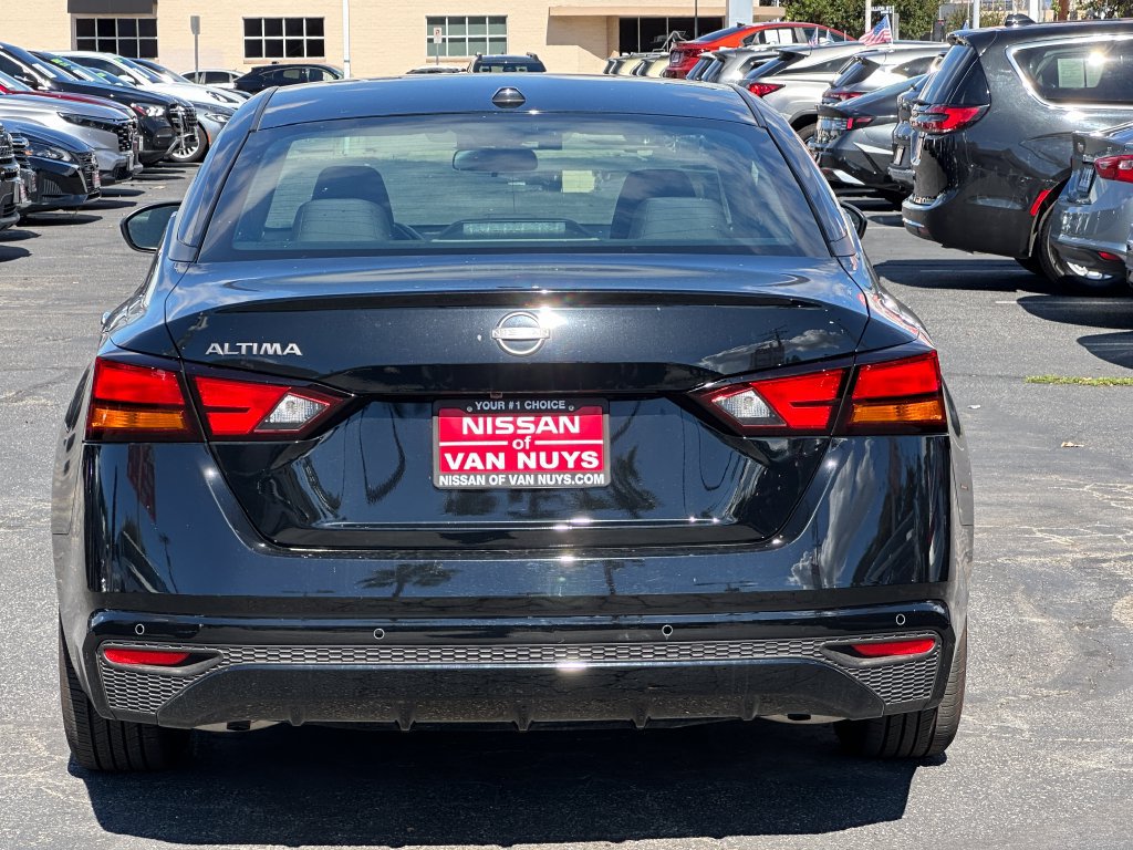 Used 2025 Nissan Altima 2.5 S FWD image 6