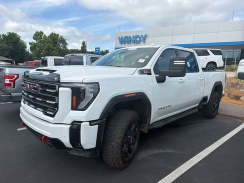 Used 2025 GMC Sierra 2500 AT4 AWD/4WD image 2