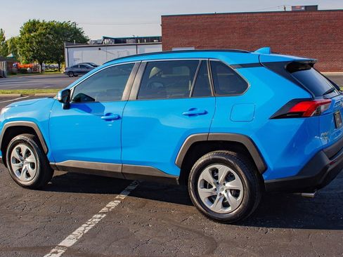 Used 2021 Toyota RAV4 LE FWD image 6