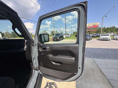 Used 2025 Jeep Gladiator Mojave w/ Convenience Group AWD/4WD image 25