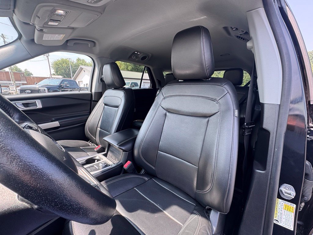 Used 2022 Ford Explorer Limited w/ Equipment Group 301A AWD/4WD image 12