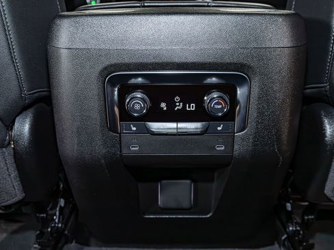 Used 2025 Chevrolet Suburban Z71 w/ Comfort Package image 23