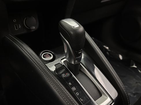 Used 2019 Nissan Kicks SV FWD image 12
