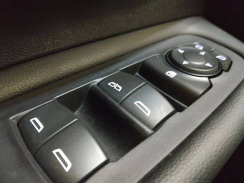 Used 2024 GMC Terrain SLE w/ Driver Convenience Package FWD image 27